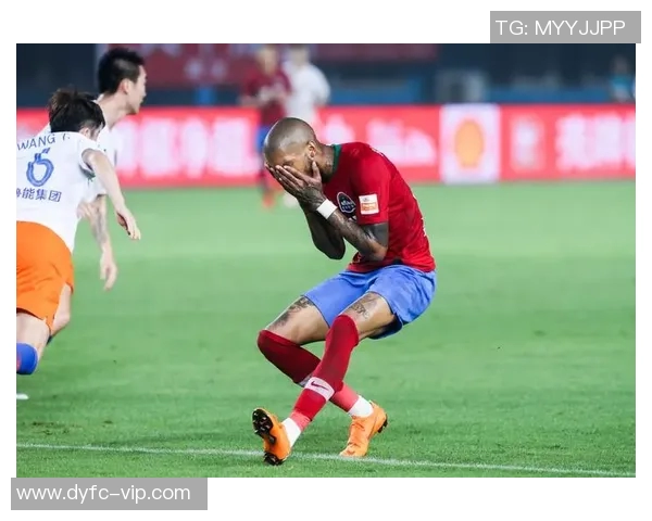 河南建业与山东鲁能激战正酣谁能在这场对决中笑到最后